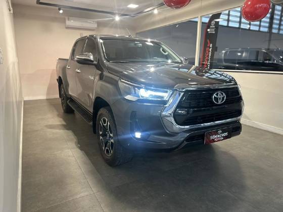 TOYOTA HILUX 2.8 D-4D TURBO DIESEL CD SRV 4X4 AUTOMÁTICO